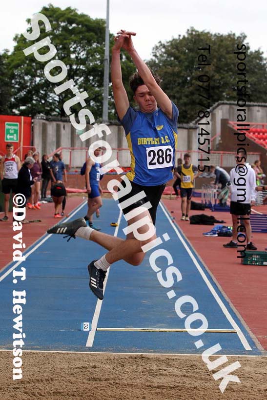Long jump, 2021 Gateshead Tartan Games. Photo: David T. Hewitson/Sports for All Pics